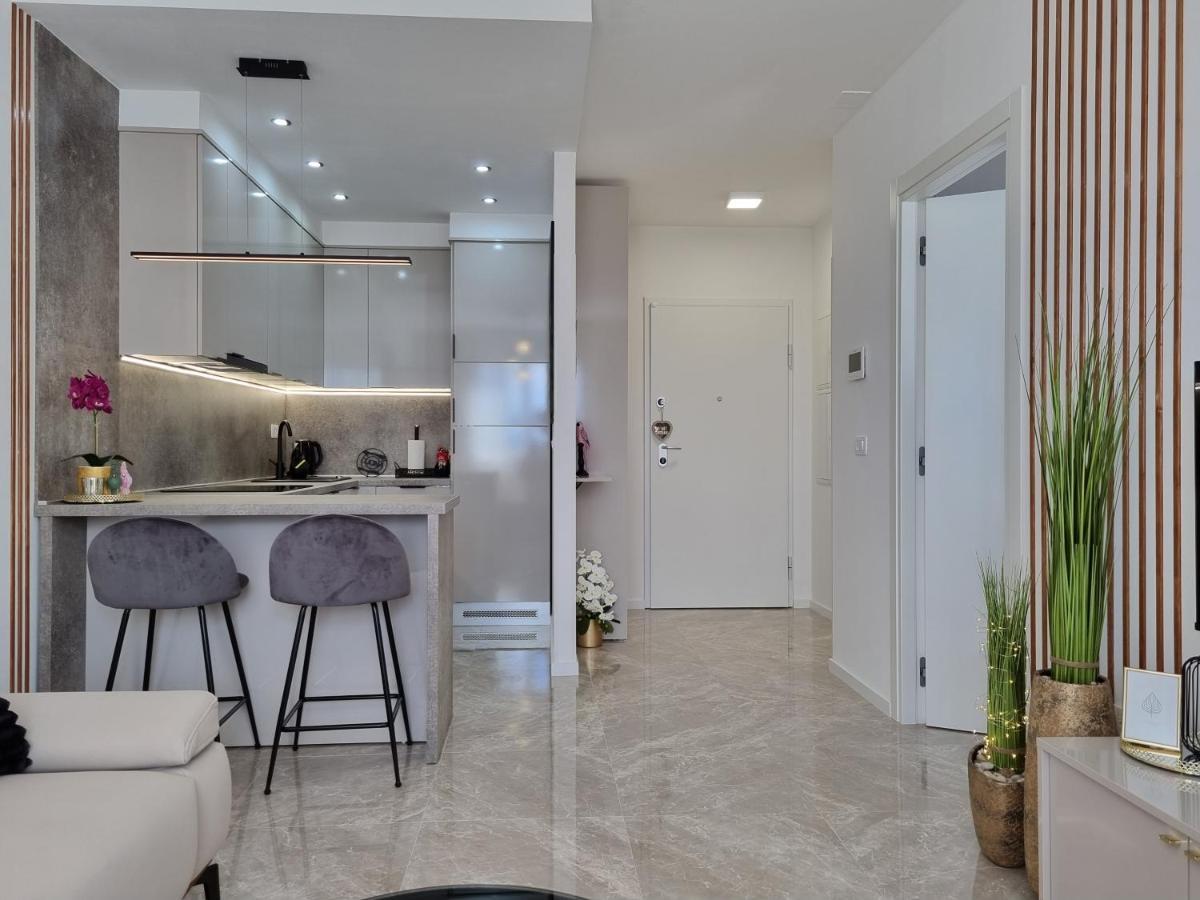Apartment "50 Shades" With Balcony And Free Parking In The Garage ซาดาร์ ภายนอก รูปภาพ