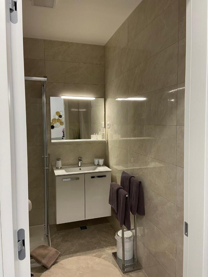 Apartment "50 Shades" With Balcony And Free Parking In The Garage ซาดาร์ ภายนอก รูปภาพ